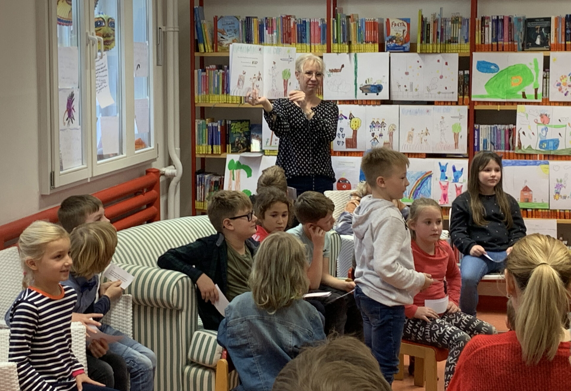 Buchpräsentation. Projekt: Autorenpatenschaft an der Grund- u. Gemeinschaftsschule Einfeld